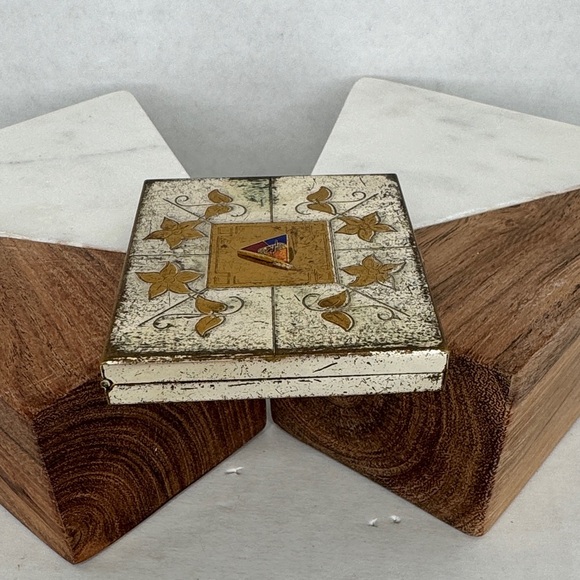 Vintage 1950s Silver and Gold Floral Makeup Compact - Picture 7 of 11